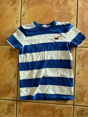 Hollister S tee